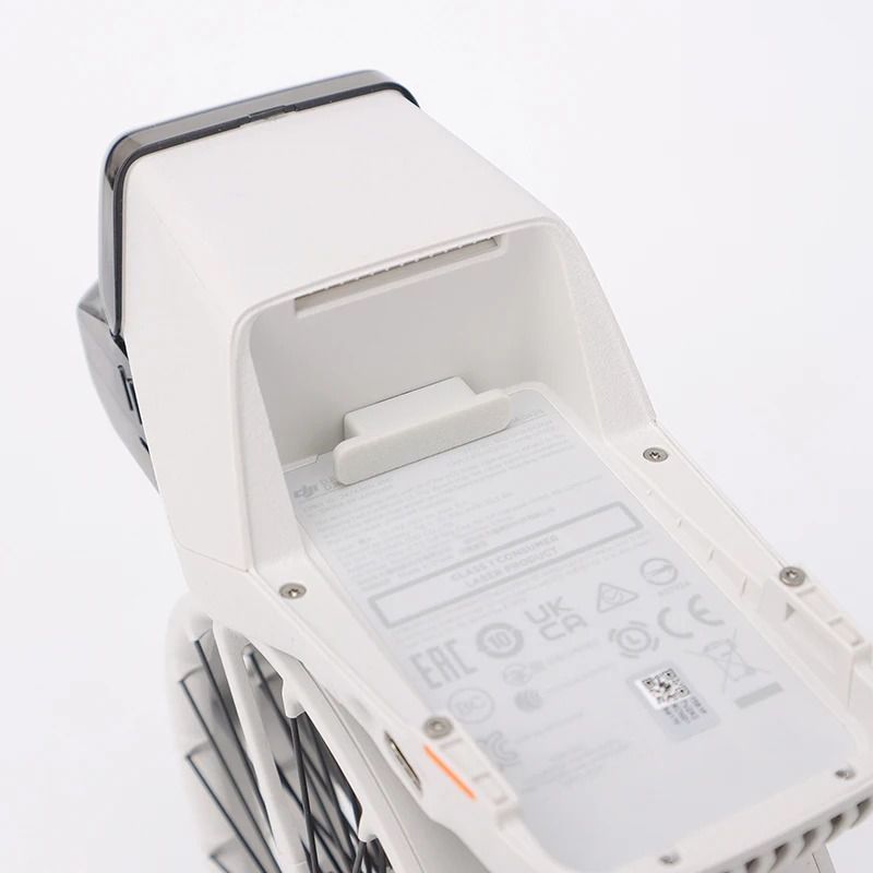 4 tappi antipolvere per le porte della batteria del DJI Flip 4